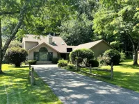 Saratoga Track Special - 10 min to Saratoga Race Course, 5 min to Lake Beach فنادق في مالتا