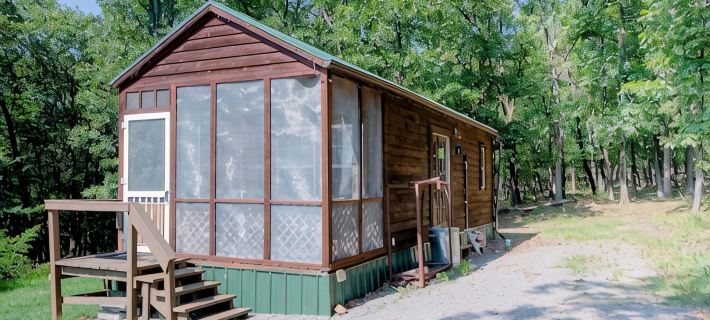 Tiny house in the woods. Pet-Friendly! Hotels in Cherokee County