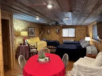 The Cottage At Axis Hill Farm with Private Riverfront - 3-Sterne