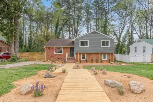 Luxurious Oasis Packed with Entertainment! Large Fenced-in Back Yard. - شرفة