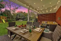 BIG Backyard w/Terrace-Dining-Games-Firepit // 6min2Beach - Holiday bungalows