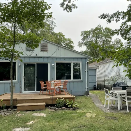 Up north retreat in the heart of Indian River! Available all seasons