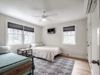 Sebago, newer construction, lake access, AC, 3bd2.5bth, Long Beach neighborhood Hotels in Sebago