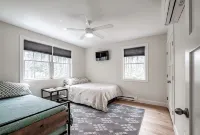 Sebago, newer construction, lake access, AC, 3bd2.5bth, Long Beach neighborhood