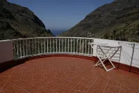 Quiet, bright apartment with stunning views in a small village, with WiFi - Homestays