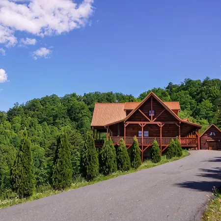 Huge Mountain Estate,Blue Ridge View, Sleeps 18, Hot Tub, Deck, & Game Room