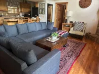 Clean and Cozy 4 Bedroom/4 Bath Cabin in Beautiful Branson West, Relaxing Vaca! - Chalets