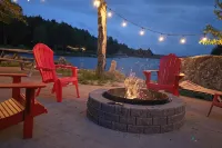 Lake front cottage with beach & dock (Pet-Friendly