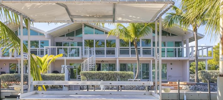 Overlooking the Lagoon and Pool Hotels in Key Largo