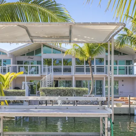 Overlooking the Lagoon and Pool Includes Use of Golf Cart & 2 Kayaks