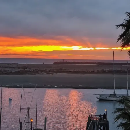 Captain's-SPECTACULAR bay/ocean views-980 sq ft - Dog Friendly!