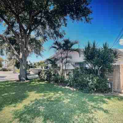 St. Pete Beach , 3-2 , heated pool , one month minimum lease. Hotel Exterior