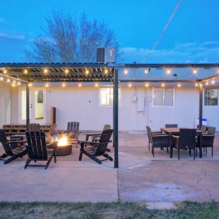 Perfect modern space to relax & play. Central & close to all attractions!