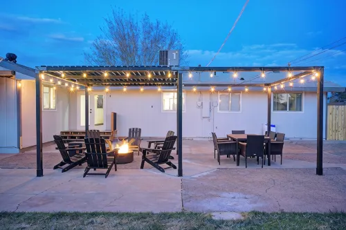 Perfect modern space to relax & play. Central & close to all attractions!