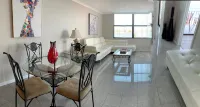 Immaculate Condo. Pool, Jacuzzi. Balcony with Waterfront and Nightly Sunset. - Private Pools