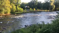 Cozy convenient home, private access to the Salmon River. - 3 estrellas