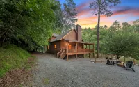 Cozy Riverfront Cabin w/ Hot Tub & Fire Pit. Minutes to Downtown Ellijay - Alppimaja