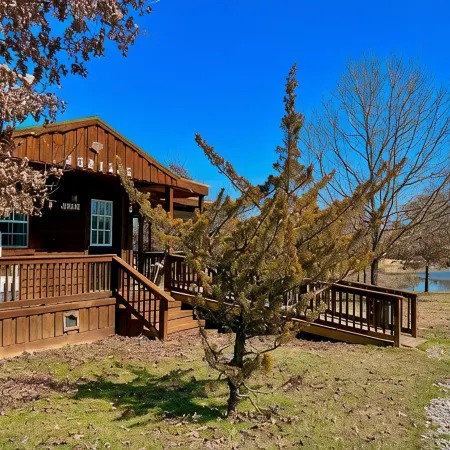 Cabin near Crater of Diamonds