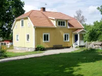 Traditional Swedish wooden house by Lake Torsjön - Homestays