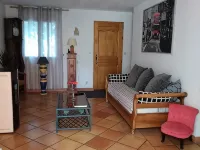Comfortable house 5 minutes from Aix-en-Provence Hotels in Venelles