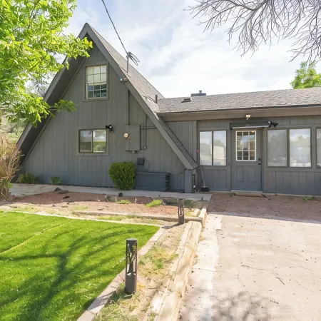 Iconic A-Frame with Hot Tub / Stargazing / King Bed / Pet Friendly Near Sedona!