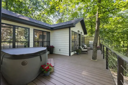 The Twisted Sassafras Treehouse - Boutique