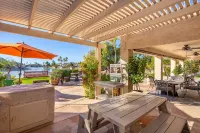 Beautiful sunset Lakehouse with with amazing views and heated pool and jacuzzi ! - Boutique