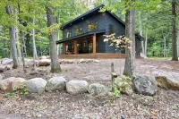 Stylish Signature Lodge, nestled in the Forest, with Teal Lake views - 2-Sterne