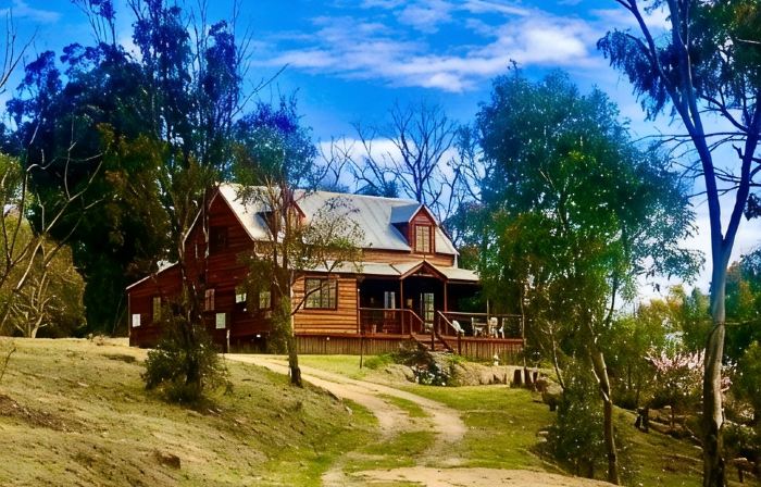 Loft Haven at Girraween Full house 1 bedroom with queen bed near National Parks