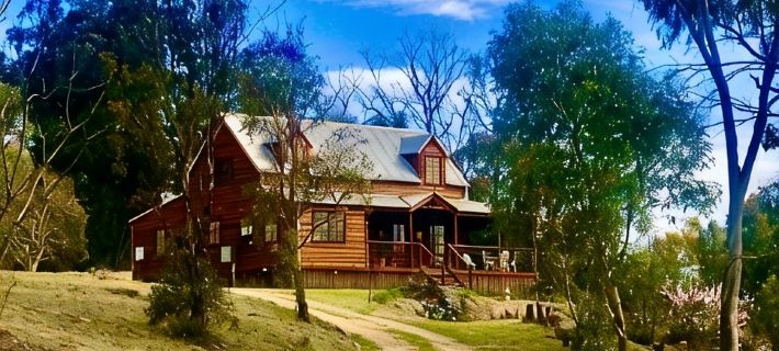 Loft Haven at Girraween Full house 1 bedroom with queen bed near National Parks Hotels in Stanthorpe