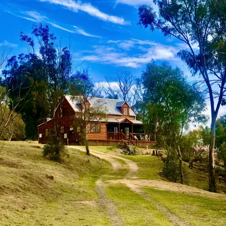 Loft Haven at Girraween Full house 1 bedroom with queen bed near National Parks