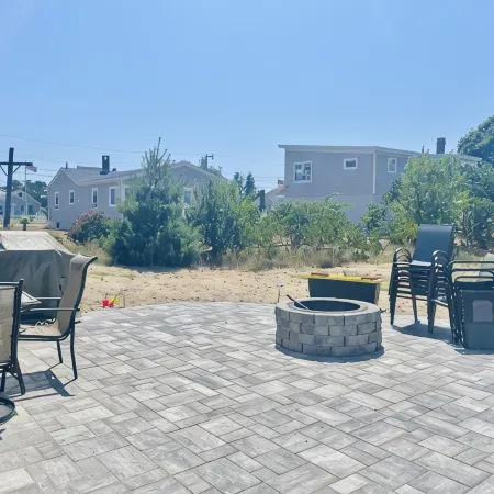 Cozy Costal Cottage ~ Prime Location ~ Just Seconds from Hills Beach!