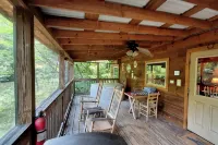 Romantic Cabin overloking pond - 4-Star