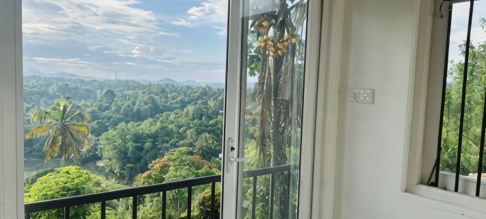 Breez Holiday Home Hotels in Kandy