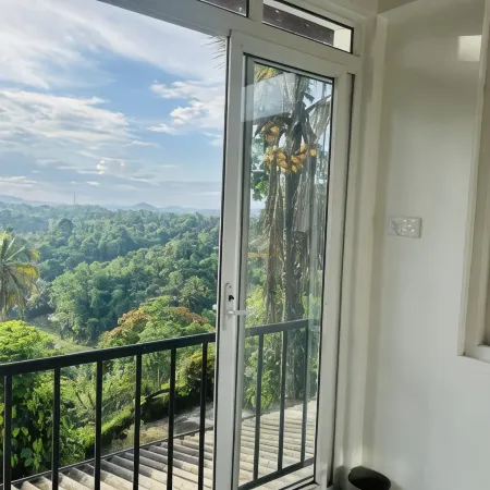 Breez Holiday Home