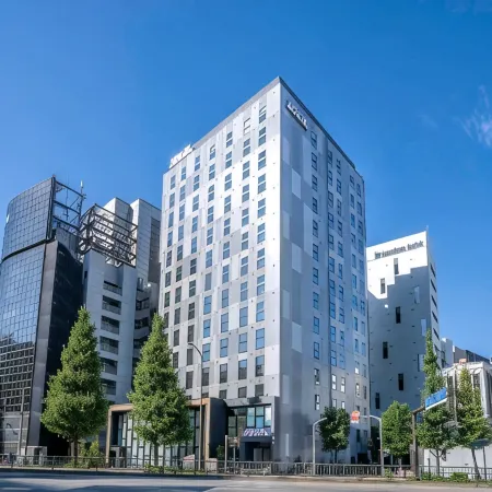 YOTEL Tokyo Ginza Отели рядом с достопримечательностью «Конференц-центр Space FS Shiodome»