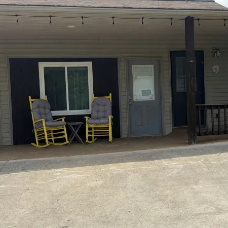 Welcome to Little Creek Ranch - A cozy cottage in charming Franklin