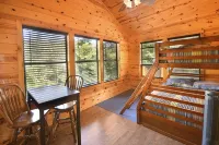 Beautiful secluded cottage with gated privacy. - Alppimaja