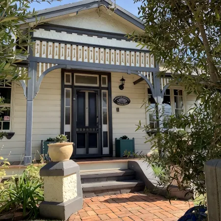 Florence Cottage, 10 minutes from Hunter Valley Vineyards. Family friendly.