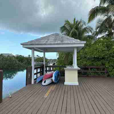 Luxurious 'Old Fort Bay' Large SINGLE LEVEL with 4 bedrooms each with an ensuite Others