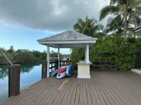 Luxurious 'Old Fort Bay' Large SINGLE LEVEL with 4 bedrooms each with an ensuite - Jakuzi