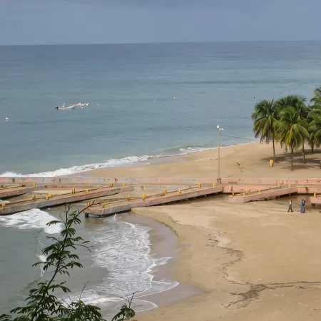 Spacious, attractively decorated 2 BR 1bath gated Apt, 4 Mins to Jobos Beach
