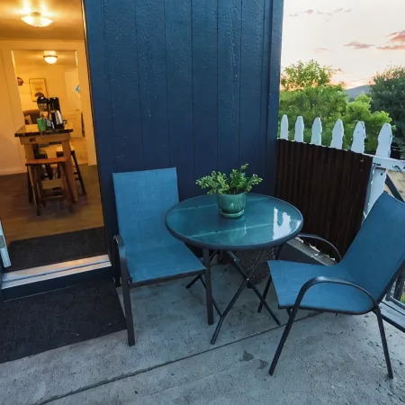 Modern & Private-Outdoor Theatre, A/C, King Bed