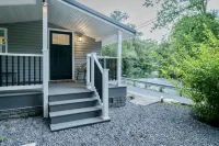 COOL CREEK COTTAGE: PSU Spring Creek Waterfront Oasis with Hot Tub - 4 stjerner