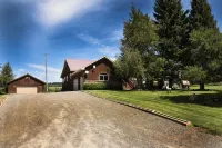 40 Min from Ynp!  18 Beds! New Bedding! Lots of Parking! Sleeps 30+ - Chalets