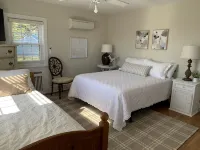 Ocean Ave 5Br: Huge Fenced Yard, Pet Friendly, 2 Houses to Beach + Shark Park! - 3 tähden