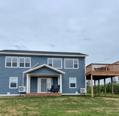 Cottage with breathtaking ocean views and direct beach access - Beach