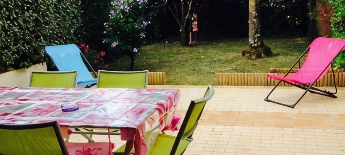 Newly renovated apartment/studio, garden level, quiet location, walking distance to beach and shops Các khách sạn ở Royan