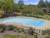 Renovated, Lakefront, Pinehurst #5, Ground Level, 2BR, 2BA, Pool, WiFi, Cable Hotels in Pinehurst