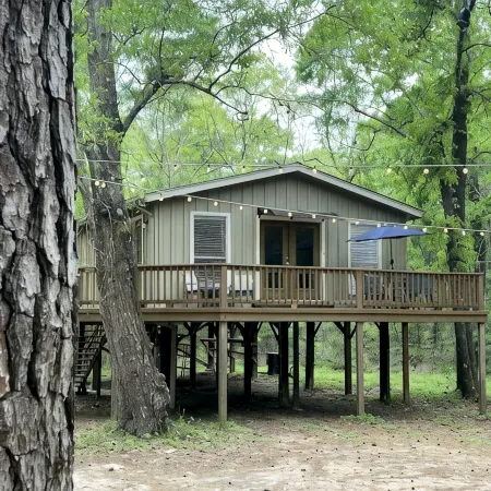 2 BDRM Treehouse Hideaway- Lake Conroe | Boat ramp